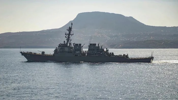 "أنصار الله" تستهدف سفينة "مادو" الأمريكية في البحر الأحمر