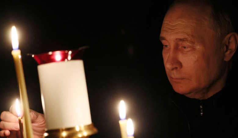 الرئيس الروسي يشعل الشموع من أجل ضحايا هجوم موسكو