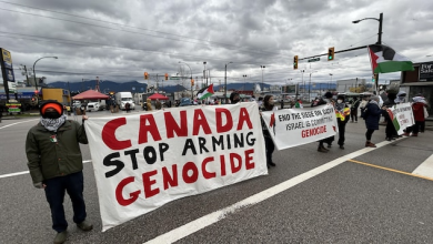 متظاهرون يغلقون مداخل مرفأ فانكوفر مطالبين كندا بـ’’إيقاف تسليح الإبادة الجماعية‘‘ التي ترتكبها إسرائيل في قطاع غزة،