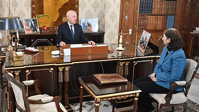 قيس سعيد مع سارة الزعفراني