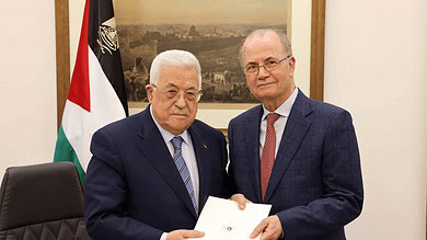 محمود عباس مع محمد مصطفى