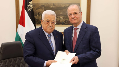 محمود عباس مع محمد مصطفى