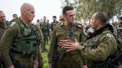 هيرتسي هاليفي مع جنود من الجيش الاسرائيلي غزة