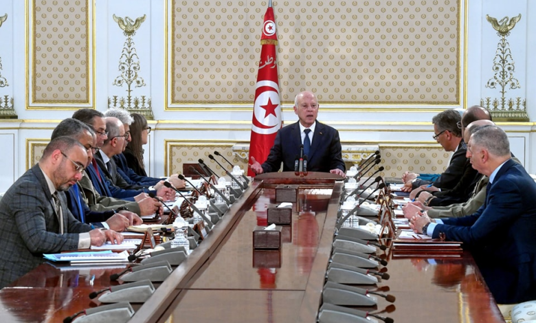 الرئيس التونسي يتهم الإخونجية بالوقوف وراء تأجيج الأوضاع في البلاد