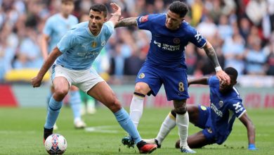 Silva strikes late as Man City