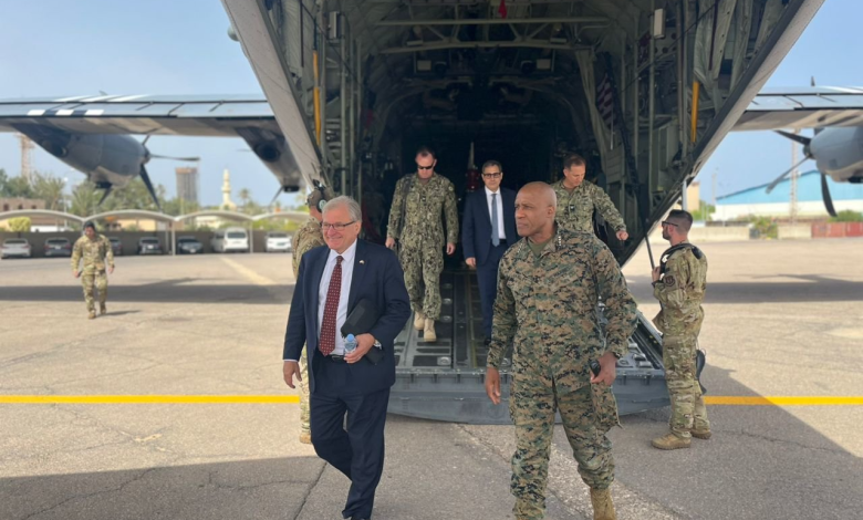 المبعوث الخاص للولايات المتحدة إلى ليبيا برفقة قائد القيادة العسكرية الأميركية في أفريقيا
