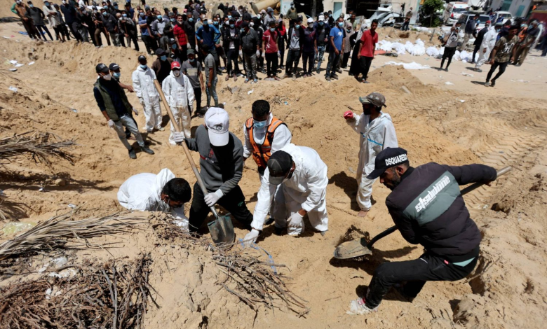 منظمة حقوقية توثّق نحو 140 مقبرة جماعية في قطاع غزة