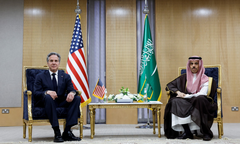 وزير الخارجية السعودي الأمير فيصل بن فرحان يستقبل نظيره الأميركي أنتوني بلينكن في العاصمة السعودية الرياض. 29 أبريل 2024