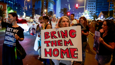 Demands a prisoner exchange deal with Hamas gathered in Tel Aviv on November 21, 2023