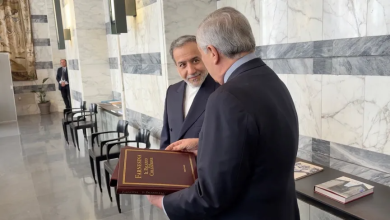 وزير إسرائيلي على مقربة من مكان المفاوضات النووية بين طهران وواشنطن في روما