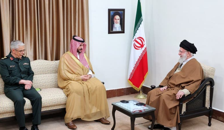 خامنئي يستقبل وزير الدفاع السعودي في طهران
