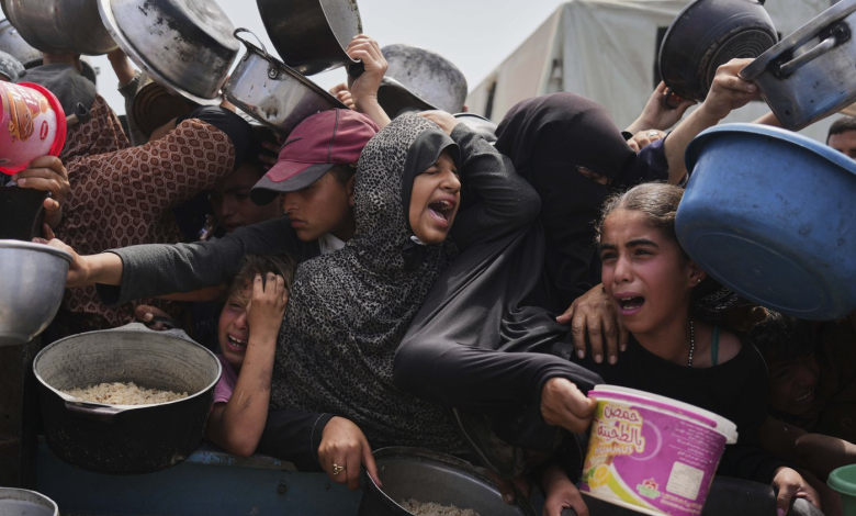 برنامج الأغذية العالمي يعلن نفاد جميع مخزوناته الغذائية في قطاع غزة The World Food Programme announces that all its food stocks in the Gaza Strip have been depleted.