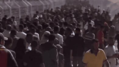 Palestinian crowds near distribution centers