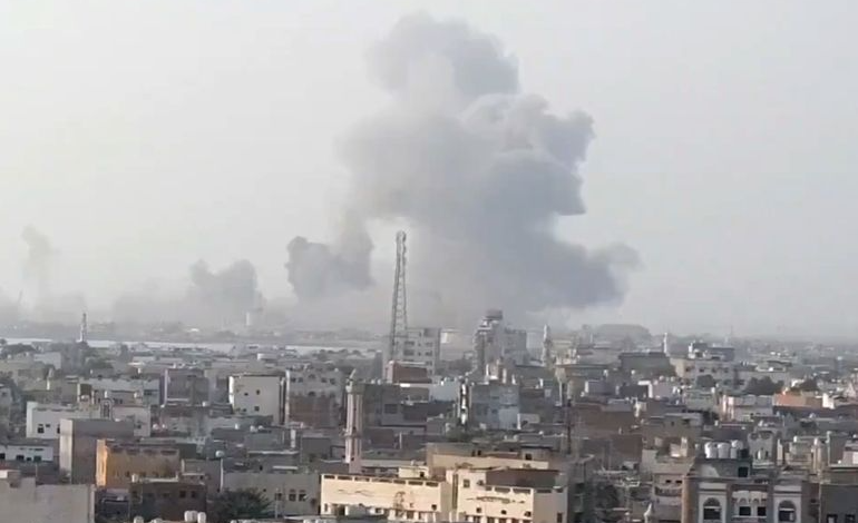 إسرائيل تشنّ عدوان جوي على ثلاثة موانئ في محافظة الحديدة غربي اليمن