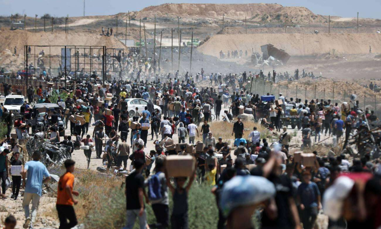 إسرائيل تنفّذ مجزرة مروعة بحق منتظري المساعدات الإنسانية في غزة