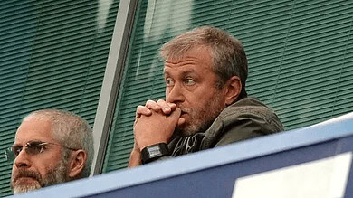 Le gouvernement britannique menace de poursuivre Roman Abramovitch