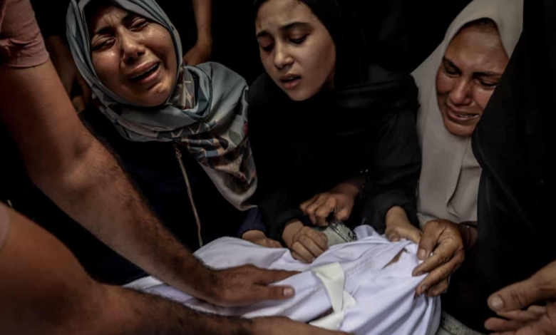 إسرائيل تواصل جرائمها اليومية في غزة وتقتل عشرات الفلسطينيين