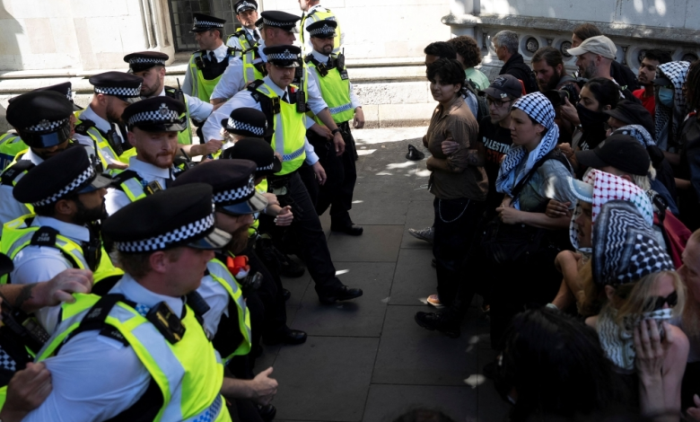 Londres: La police arrête des manifestants qui soutenaient le groupe militant Palestine Action