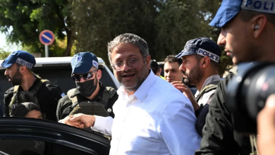 Des manifestants israéliens interceptent le ministre israélien Itamar Ben Gvir
