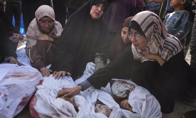 قوات الاحتلال الإسرائيلي تقتل عشرات الفلسطينيين في غزة