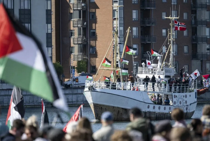 Massive civilian flotilla