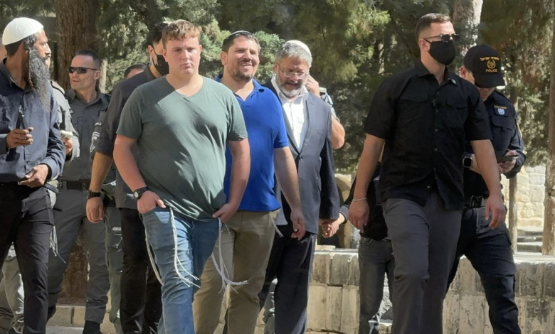 الإرهابي بن غفير يقتحم المسجد الأقصى ويدعو لاحتلال كامل قطاع غزة