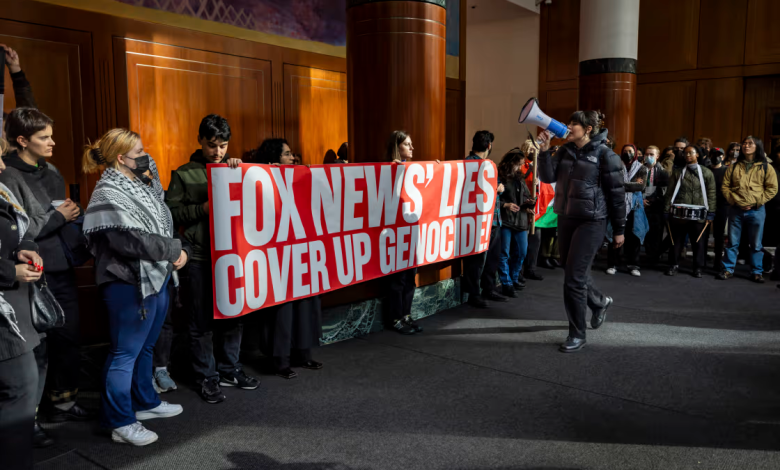 En raison de leur partialité envers Israël… Manifestation devant les sièges des médias américains à Washington