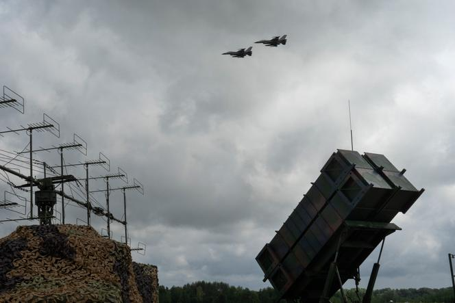 Le Kremlin met en garde l'OTAN contre toute attaque contre les avions russes