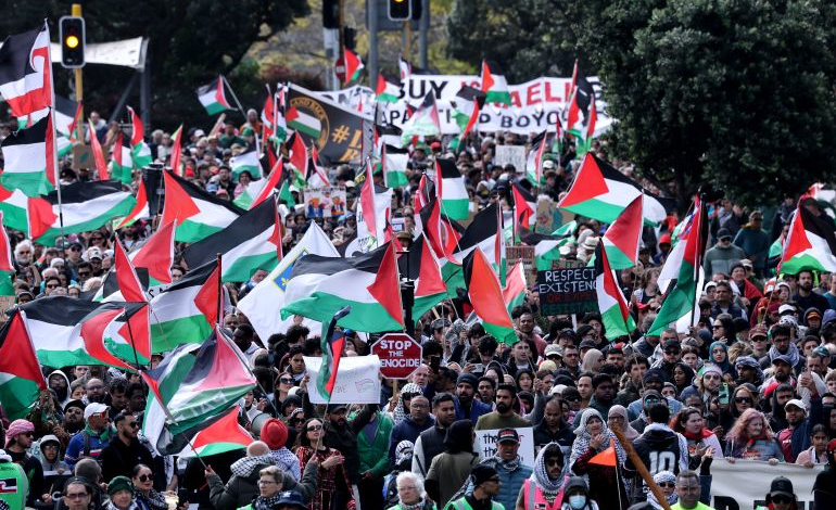 Grande marche à Auckland, en Nouvelle-Zélande, en soutien à la Palestine