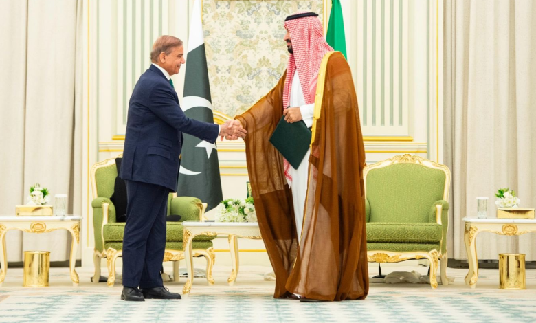 Pakistan and Saudi Arabia sign Mutual Defense pact