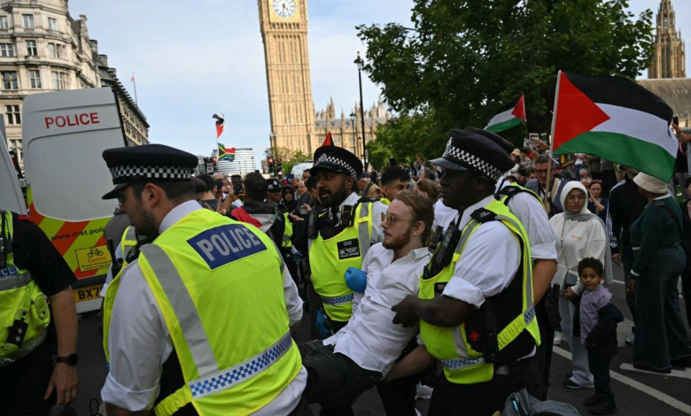 الشرطة البريطانية تعتقل مئات المناصرين لحركة "فلسطين أكشن"