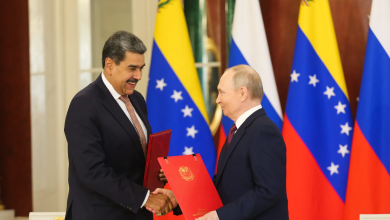روسيا وفنزويلا تعززان تعاونهما في مجالات الطاقة والتعدين والنقل والأمن