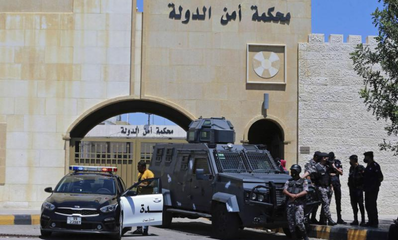 محكمة أمن الدولة تصدر أحكاماً مشددة بحق خلية إخونجية متهمة بتصنيع الصواريخ