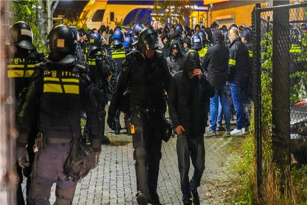 الشرطة الهولندية تعتقل 230 من مشجعي نادي نابولي الإيطالي