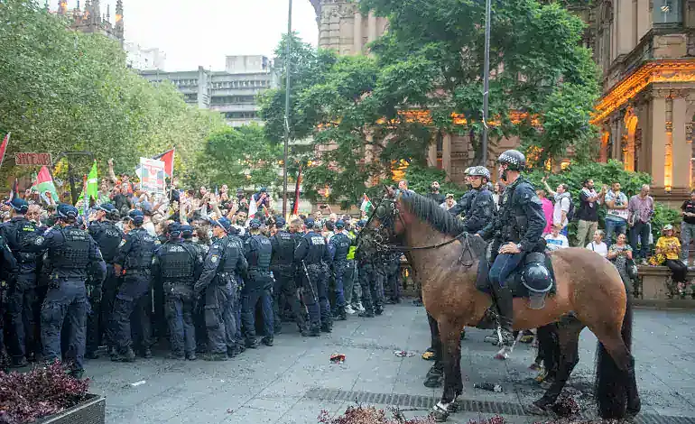 Police clash with protesters in Sydney over Israeli president's visit.